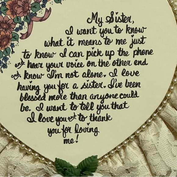 Heart Shape SISTER Note Ruffle Cursive Heart Decor 10 in X 10 in Vintage - Picture 7 of 10